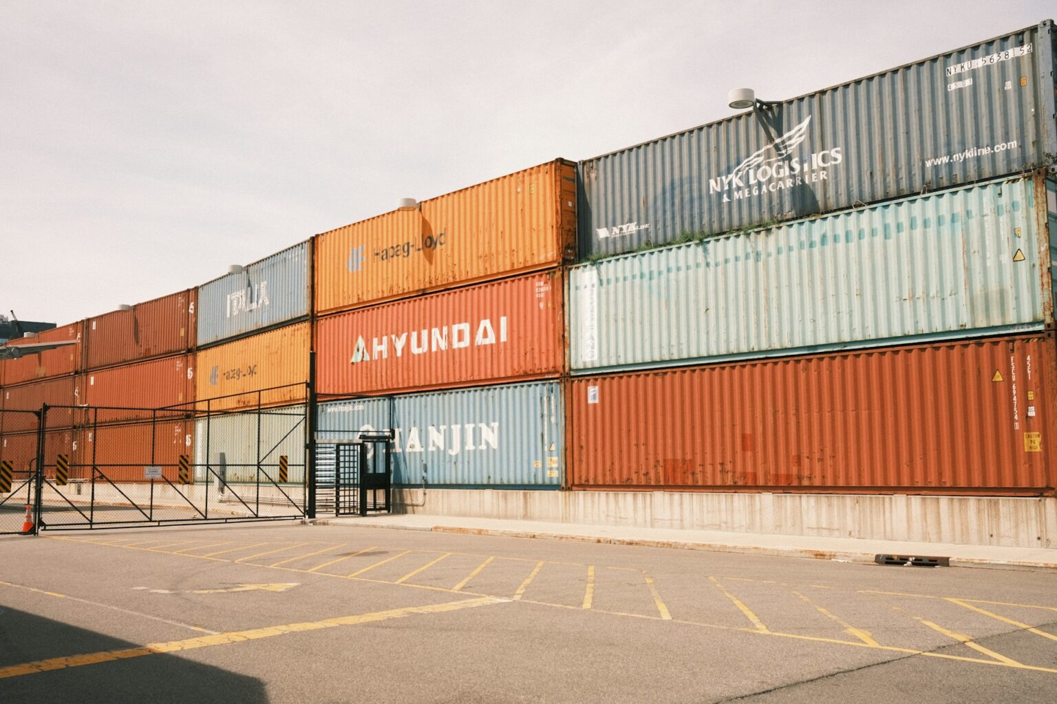 shipmentとshippingの違いのイメージ画像